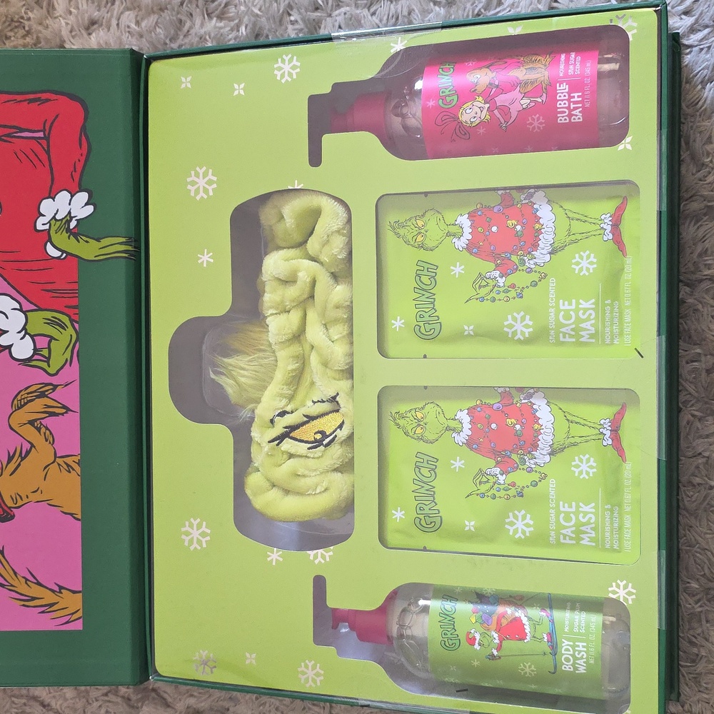 NIB The Grinch Spa Set - Picture 4 of 4